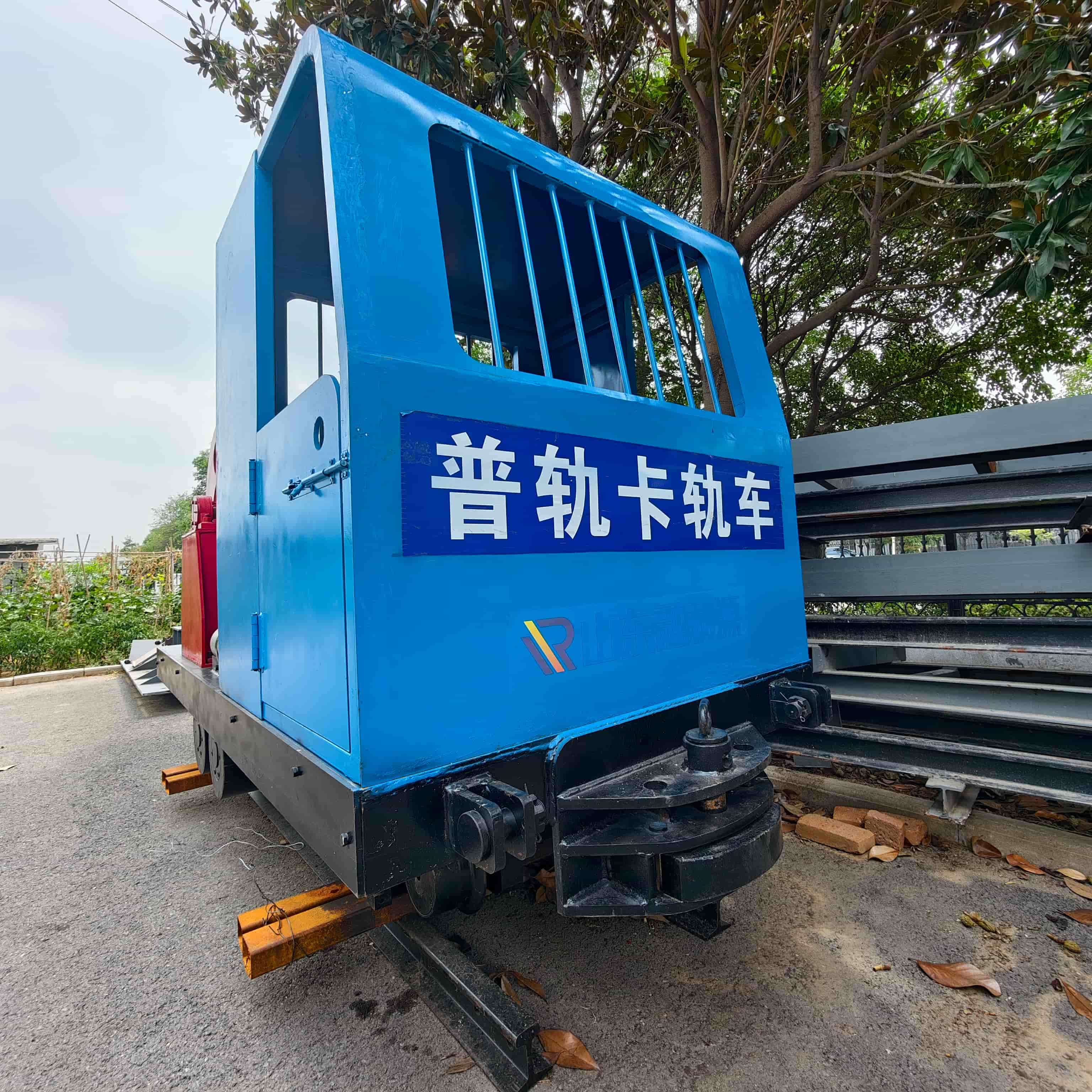 煤礦井下鋼絲繩牽引普軌卡軌車(chē)